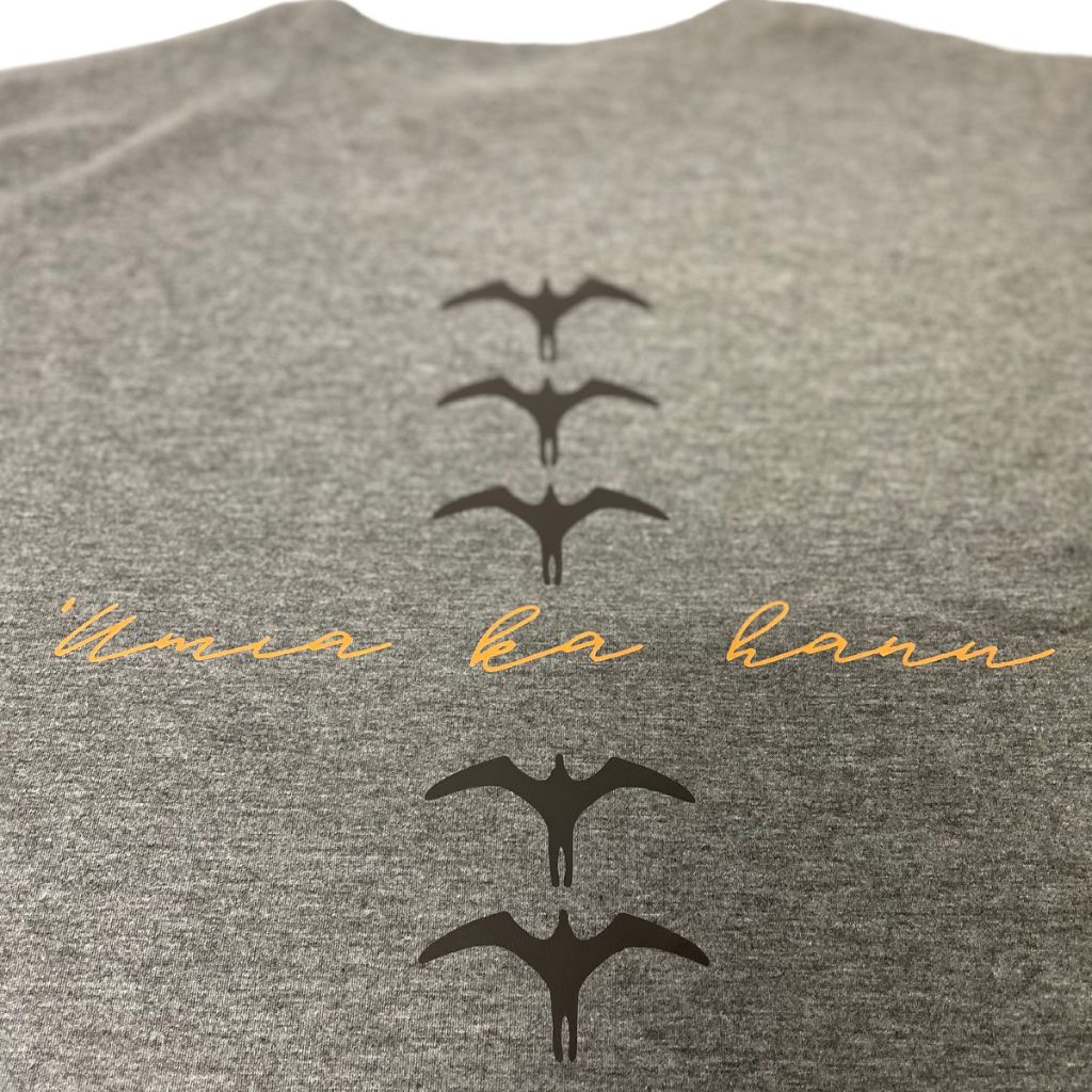 'Umia Ka Hanu - Kāne/Wāhine Relaxed Fit V-Neck Tee