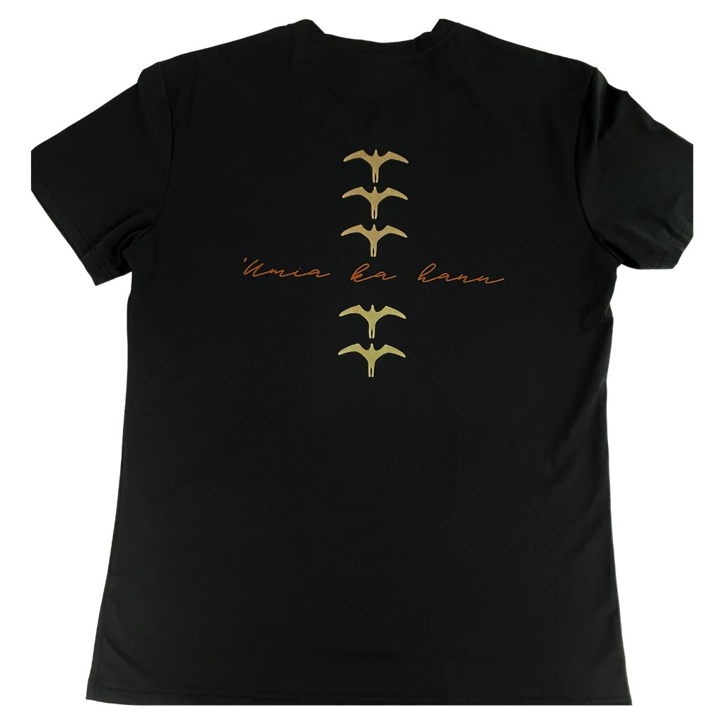 'Umia Ka Hanu - Kāne/Wāhine Relaxed Fit V-Neck Tee